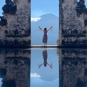 Meet your Posher, Vania